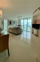 350 S Miami Ave in Miami, FL - Building Photo
