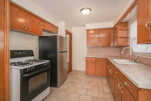 16806 Holly Hill Dr in Cleveland, OH - Building Photo