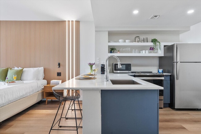 2889 McFarlane Rd in Miami, FL - Foto de edificio - Building Photo