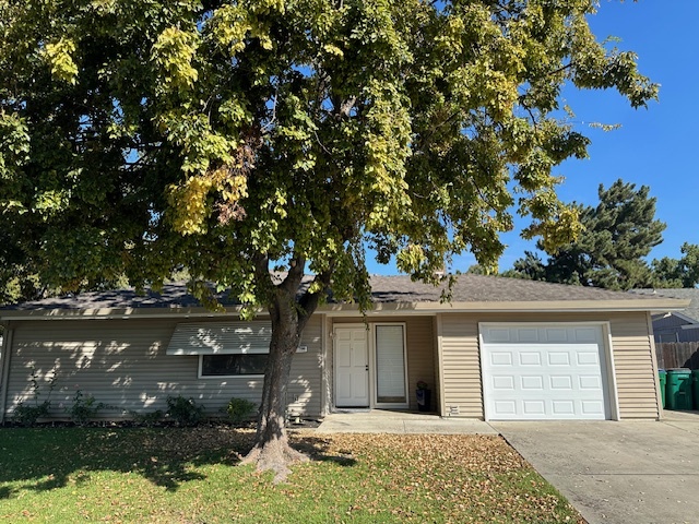 1700 Colombard Cir in Lodi, CA - Foto de edificio