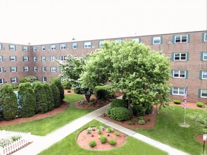 Eastview Apartments in Worcester, MA - Foto de edificio - Building Photo