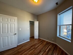 4724 N Bernard St, Unit 3W in Chicago, IL - Building Photo - Building Photo