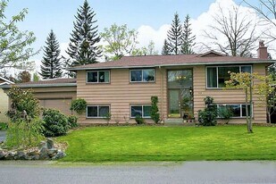 7451 NE 146th St, Unit Finn Hill in Kenmore, WA - Building Photo