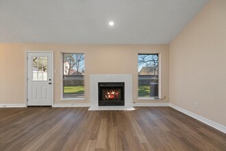 8031 Big Oak Trail Dr in Houston, TX - Building Photo - Building Photo