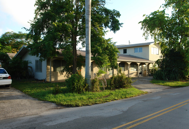 704 NE 15th Ave in Fort Lauderdale, FL - Building Photo - Building Photo