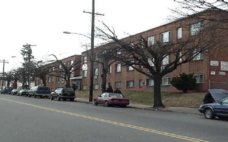 Treeview Manor Apartments in Philadelphia, PA - Building Photo