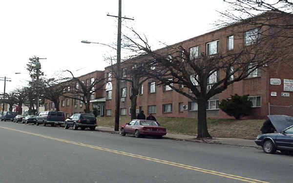 Treeview Manor Apartments in Philadelphia, PA - Building Photo