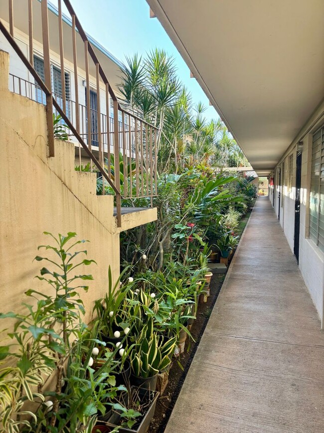 94-245-245 Leowahine St in Waipahu, HI - Foto de edificio - Building Photo