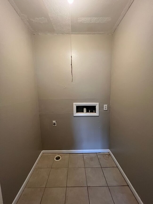 2531 E Pine Grove Pl in Springfield, MO - Building Photo - Building Photo