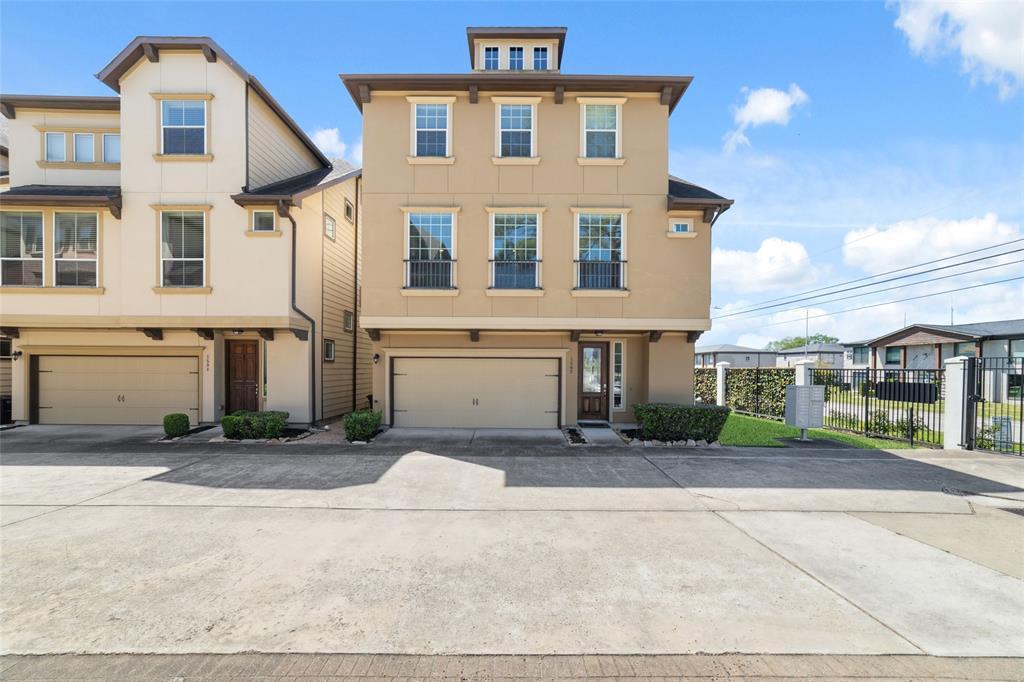 1502 Campbell Rd in Houston, TX - Building Photo