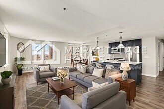 525 W Lafayette Blvd in Detroit, MI - Building Photo - Building Photo