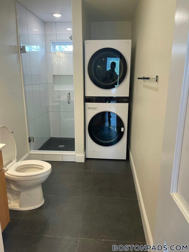 12 Greenwood Pl, Unit 1