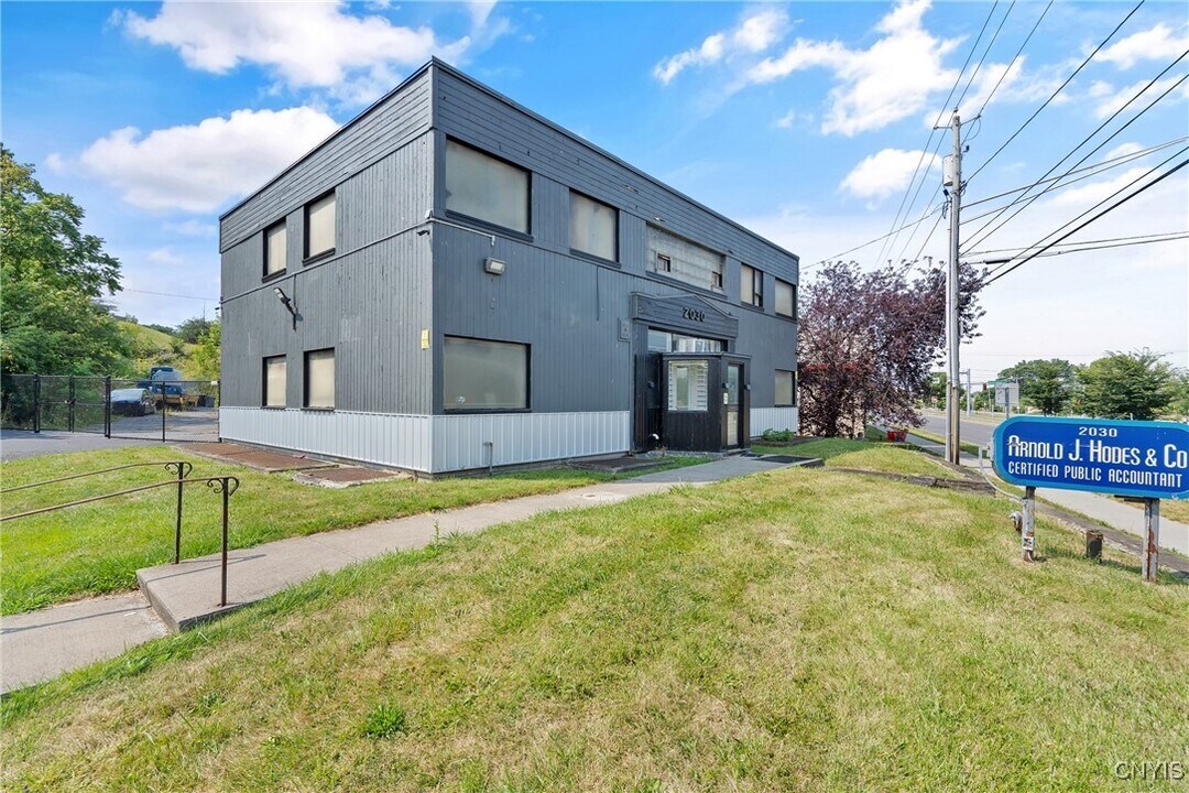 2030 Erie Blvd E in Syracuse, NY - Building Photo