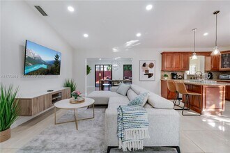 14517 SW 98th Terrace in Miami, FL - Foto de edificio - Building Photo