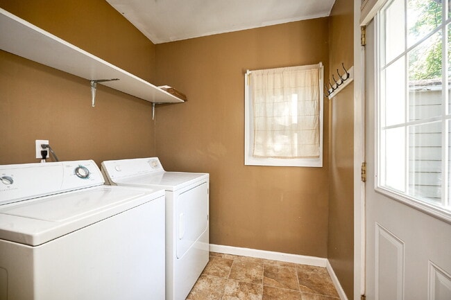 894 23rd Ave SE in Minneapolis, MN - Building Photo - Building Photo