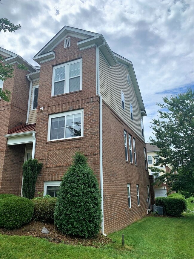 9122 Vilandry Way in Charlotte, NC - Building Photo - Building Photo