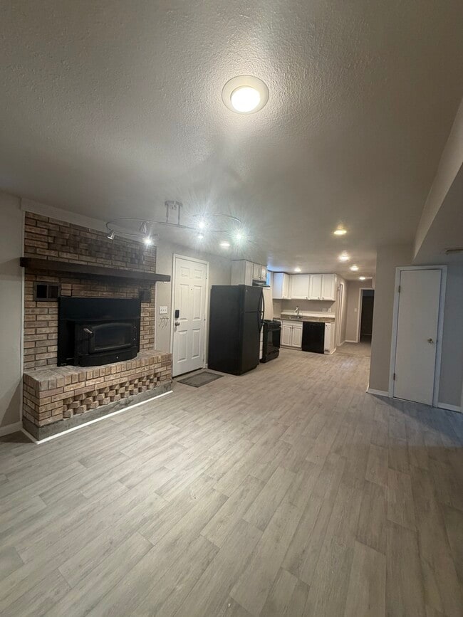 property at 3322 Vivian Dr