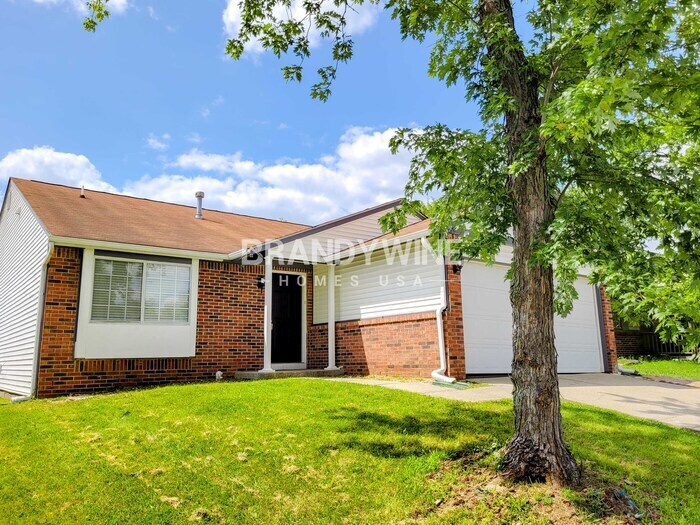4108 Luxembourg Cir E in Indianapolis, IN - Building Photo