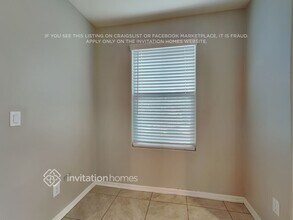 8019 W Agora Ln in Phoenix, AZ - Foto de edificio - Building Photo