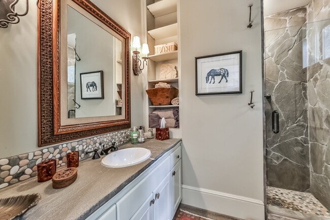 property at 2712 Ferndale St