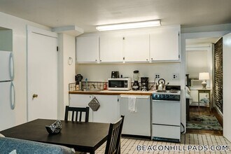 72 Revere St, Unit A in Boston, MA - Building Photo - Building Photo