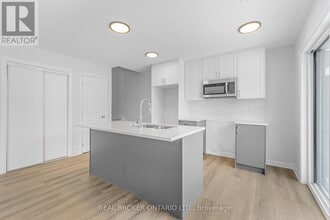 301 Glenroy Gilbert Dr in Ottawa, ON - Building Photo - Building Photo