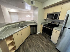 3817 NW Mediterranean Ln in Jensen Beach, FL - Foto de edificio - Building Photo