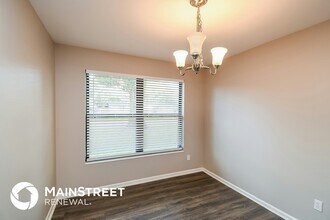 2436 Lourdes Dr W in Jacksonville, FL - Foto de edificio - Building Photo