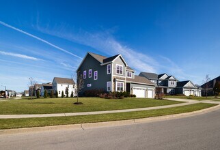 W198N5020 Hickory St in Menomonee Falls, WI - Building Photo - Building Photo