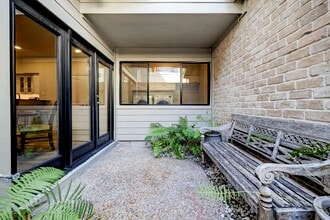 12625 Memorial Dr in Houston, TX - Building Photo - Building Photo