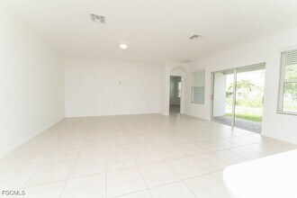 526 SE 20th Ct in Cape Coral, FL - Building Photo - Building Photo