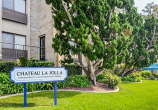 Chateau La Jolla in La Jolla, CA - Foto de edificio - Building Photo