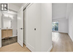 2002 St George St in Port Moody, BC - Building Photo - Building Photo