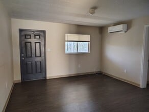 550 S John Young Pkwy in Orlando, FL - Building Photo - Building Photo