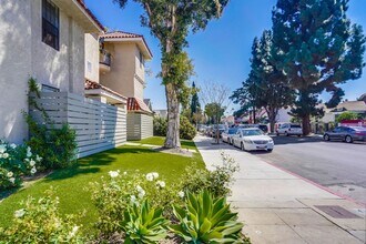 4060 S Hoover St-Unit -4060 #303 in Los Angeles, CA - Building Photo - Building Photo
