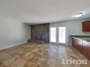 9215 N 39th Dr in Phoenix, AZ - Foto de edificio - Building Photo