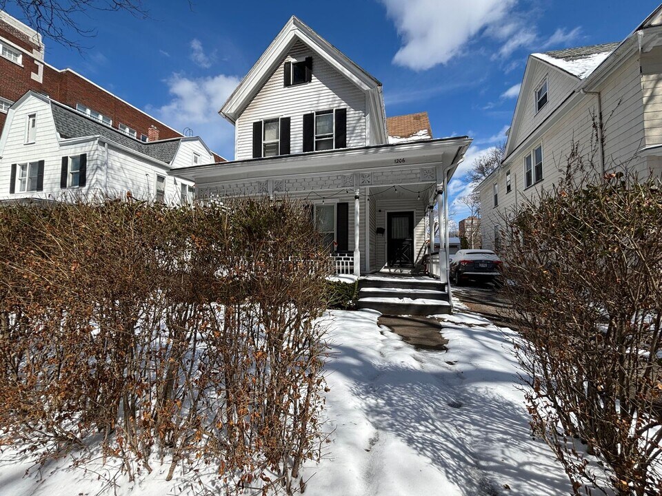 1206 Park Ave in Rochester, NY - Building Photo