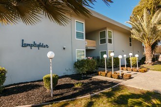 Lamplighter Apartments in Modesto, CA - Building Photo - Building Photo