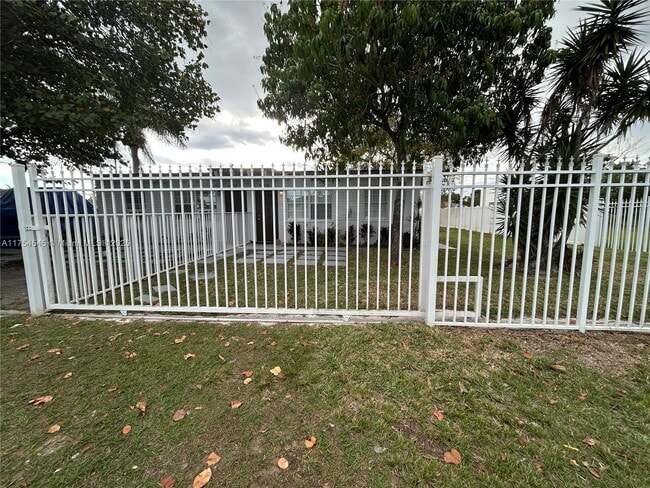 22030 SW 122nd Ave in Goulds, FL - Building Photo - Building Photo