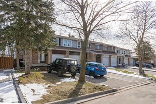 83 Valdor Dr in Toronto, ON - Building Photo