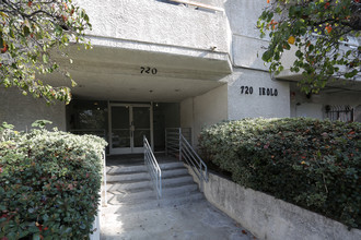 Garden Irolo Apartments in Los Angeles, CA - Building Photo - Building Photo