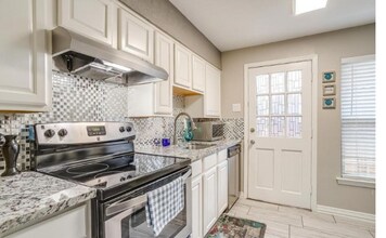 10216 Regal Oaks Dr, Unit A in Dallas, TX - Building Photo - Building Photo