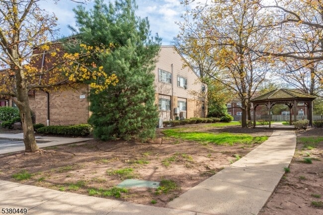1133 Livingston Ave in North Brunswick, NJ - Building Photo - Building Photo
