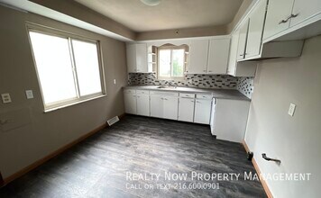 3322 Milverton Rd in Shaker Heights, OH - Foto de edificio - Building Photo