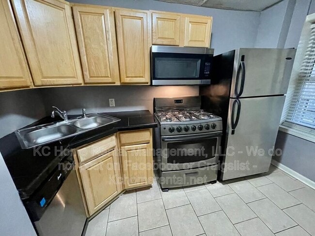 1108 W 41st Terrace in Kansas City, MO - Building Photo - Building Photo