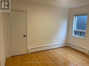 517-517 Eglinton Ave W in Toronto, ON - Building Photo - Building Photo