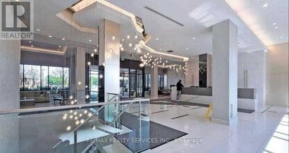 35 Watergarden Dr in Mississauga, ON - Building Photo - Building Photo