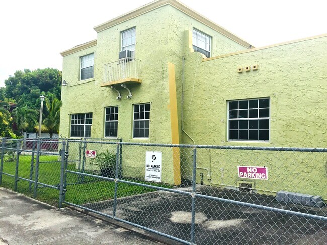 1801 SW 10th St in Miami, FL - Building Photo - Building Photo