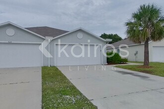 9131 Aegean Cir in Lehigh Acres, FL - Foto de edificio - Building Photo
