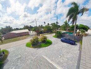 5942 NE 17th Rd in Fort Lauderdale, FL - Building Photo - Building Photo